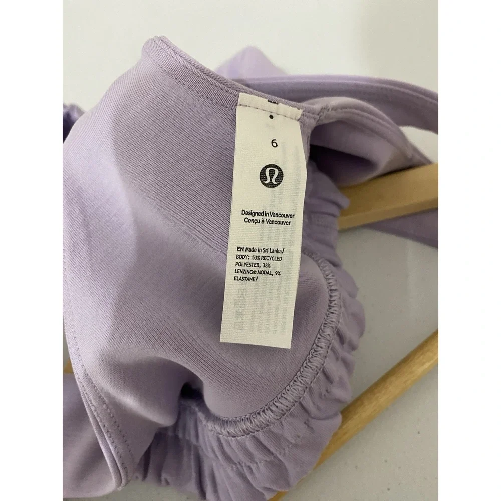 Women's Lululemon Softstreme Scoop Neck Bra Size 6 Comfort Sports Bra NEW‎